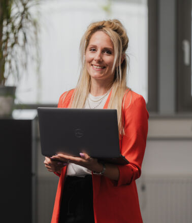 Cteam expert with laptop symbolizes innovative consulting and plant construction services. Cteam expert with laptop symbolizes innovative consulting and plant construction services.