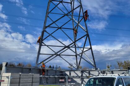 Trabalhadores da Cteam em trabalhos de manutenção em linha de alta tensão. Trabalhadores da Cteam em trabalhos de manutenção em linha de alta tensão.
