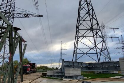 Cteam constrói torres de alta tensão, modernizando infraestrutura com equipamentos modernos. Cteam constrói torres de alta tensão, modernizando infraestrutura com equipamentos modernos.