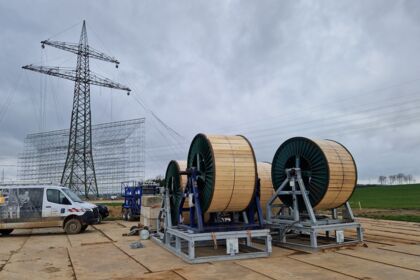 Cteam: Enroladores de cabo e linhas de transmiss&atilde;o de energia el&eacute;trica em campo aberto.