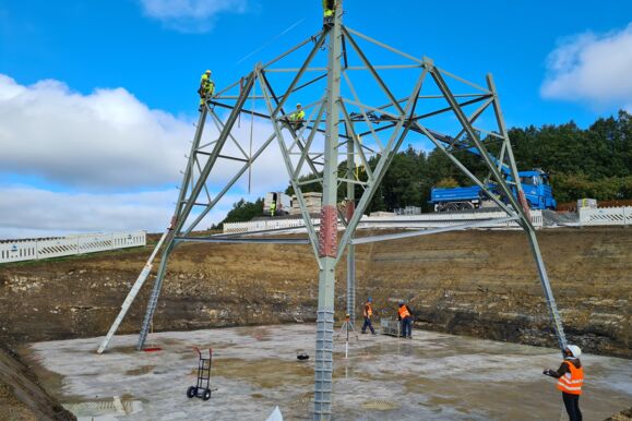 Cteam : construction et montage de pyl&ocirc;nes pour les infrastructures &eacute;lectriques.