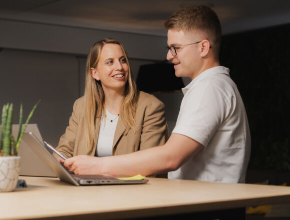 Cteam Consulting: Experten arbeiten gemeinsam an intelligenten Anlagenbau-Lösungen.