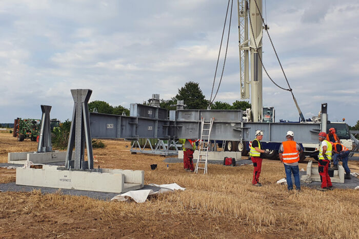 Levage et montage de structures métalliques lourdes par Cteam. Levage et montage de structures métalliques lourdes par Cteam.